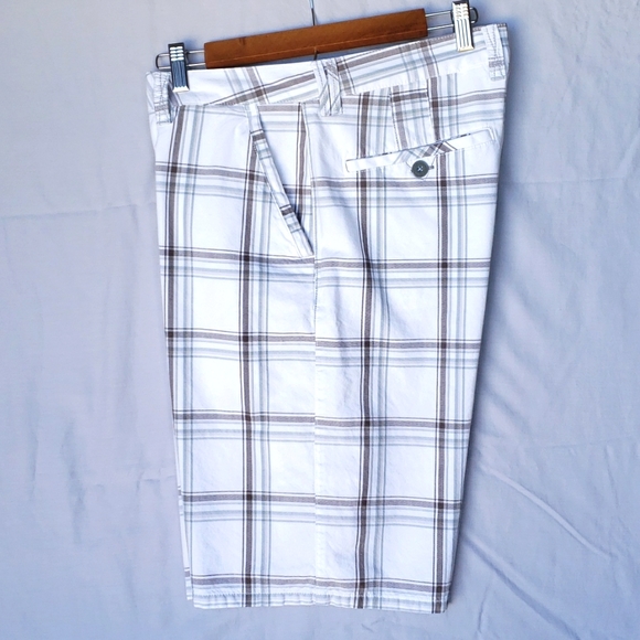 Quicksilver Shorts Size: 32 - Picture 5 of 6